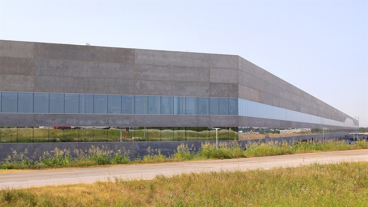 The long main building of Tesla's Gigafactory Texas near Austin