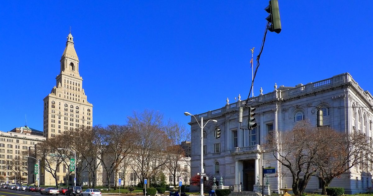 The Travelers Tower in downtown Hartford, Connecticut, beside the Wadsworth Atheneum